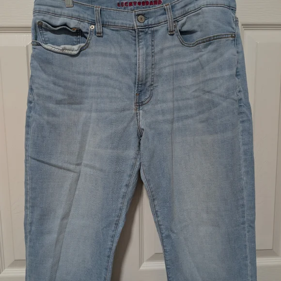 Lucky Brand Light Wash 121 Slim Straight Jeans - Picture 6 of 6
